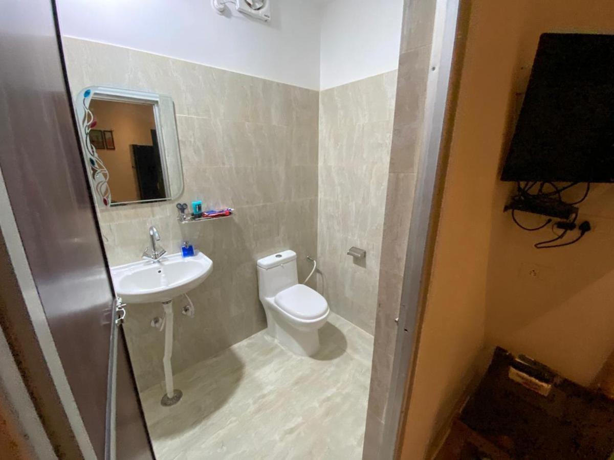The Sunaina Hotel Varanasi Eksteriør billede