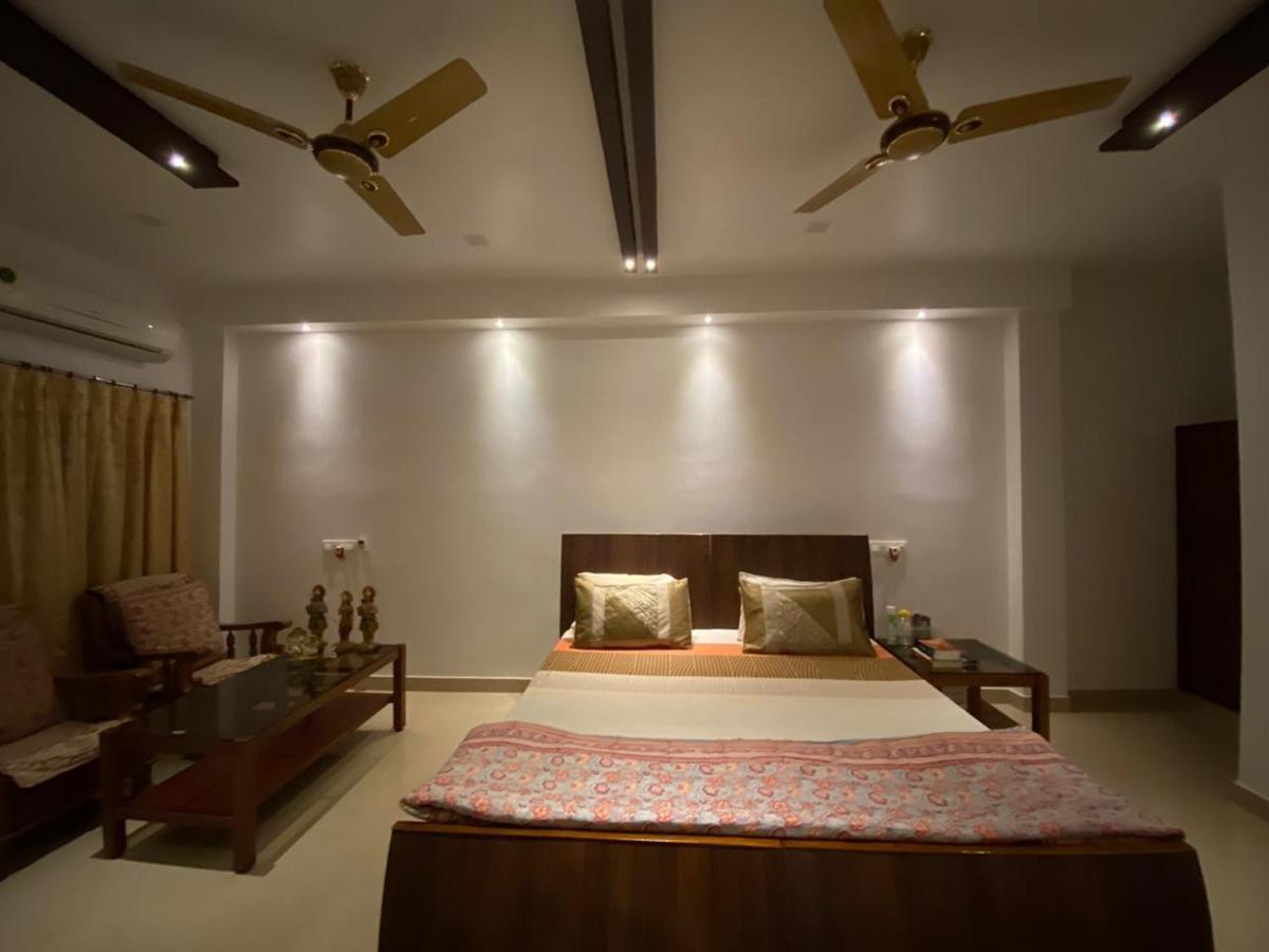 The Sunaina Hotel Varanasi Eksteriør billede